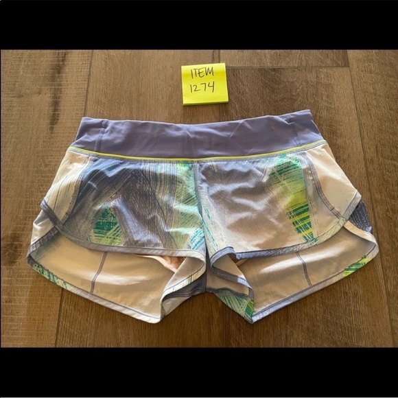 Lululemon Speed Short 2.5" in Wind Chill White Lullaby / Lullaby / Ray - Picture 3 of 7